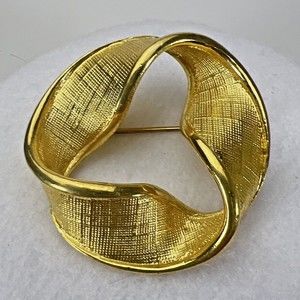 Vintage Signed Napier Gold Tone Brooch 1950's Cloth Pattern Circular Fabric Fold